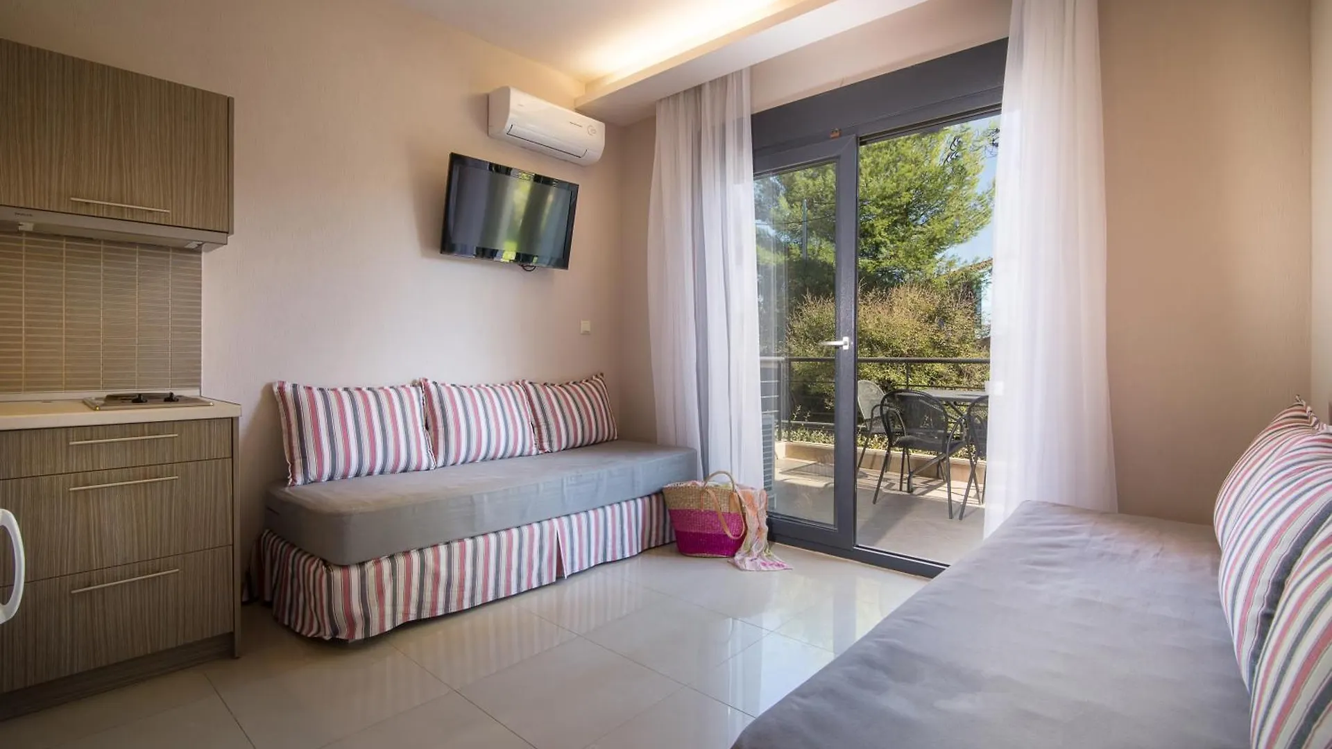 Filippos Apartments & Studios Nikiti