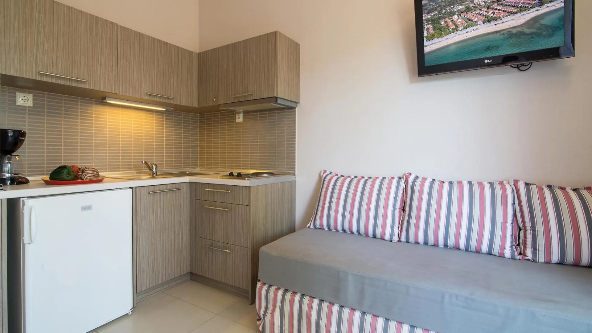 Filippos Apartments & Studios Nikiti  Nikiti (Sithonia)